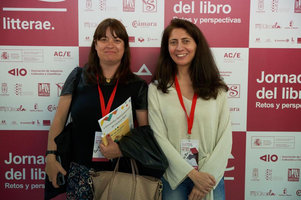 Mª José Gálvez, Directora General del Libro y Fomento de la Lectura (izquierda) y Ascensión Almodóvar Naranjo, coordinadora de Litterae (derecha)